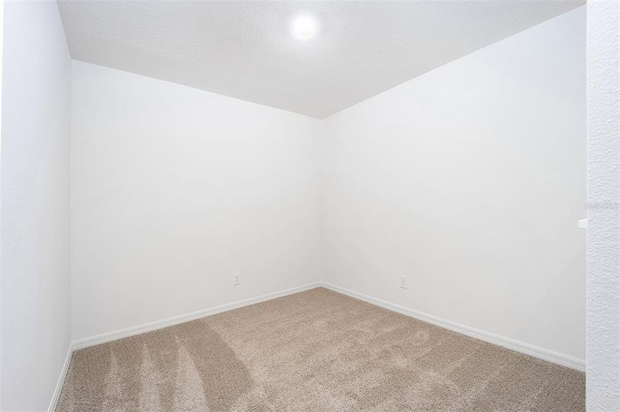 Spacious, unfurnished interior of a new home in Gum Lake Preserve, Lake Alfred (Image 20).