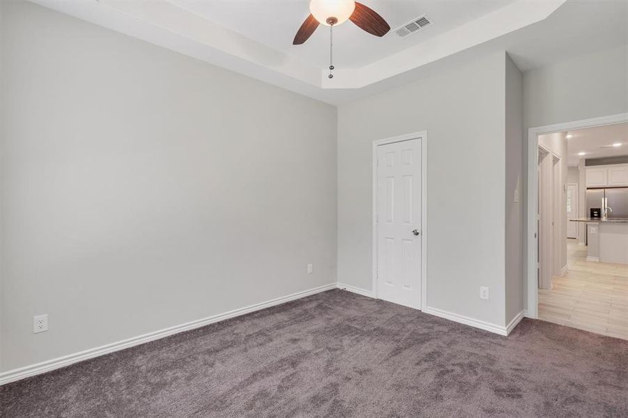 Spacious, unfurnished interior of a new home in , Van (Image 28).