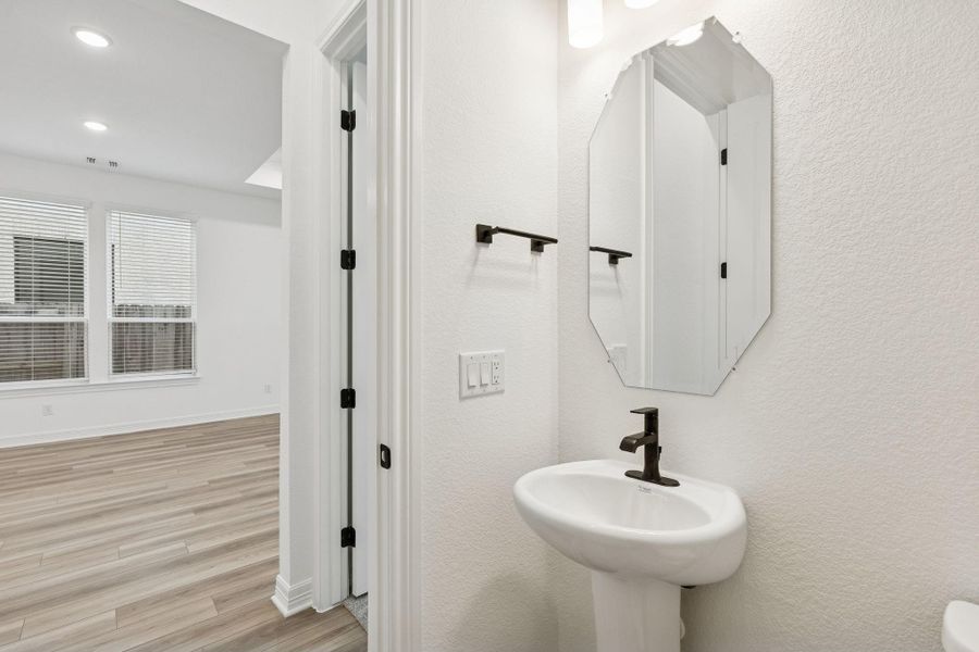 Furnished interior view inside a new home in Valencia, Manvel (Image 15).