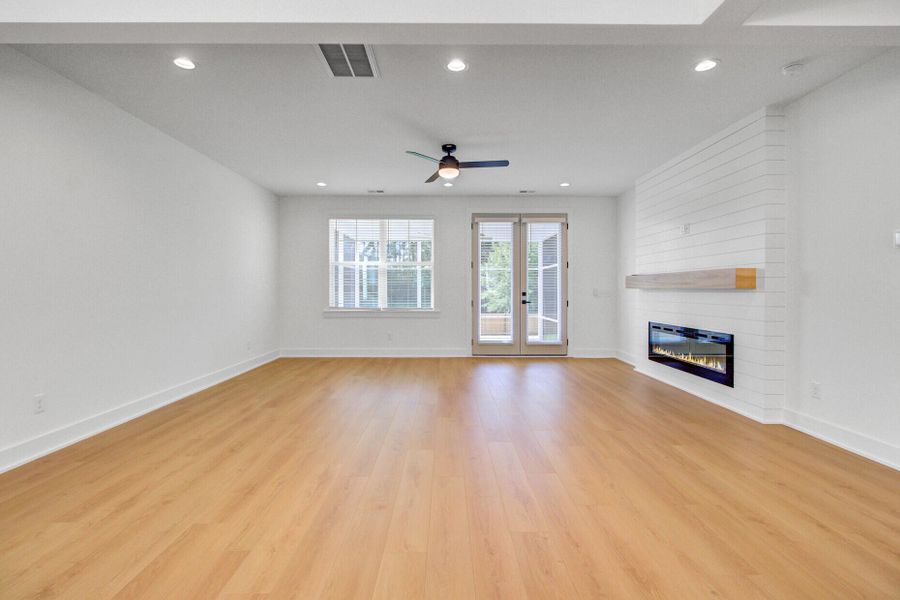 Spacious, unfurnished interior of a new home in , Summerville (Image 16).