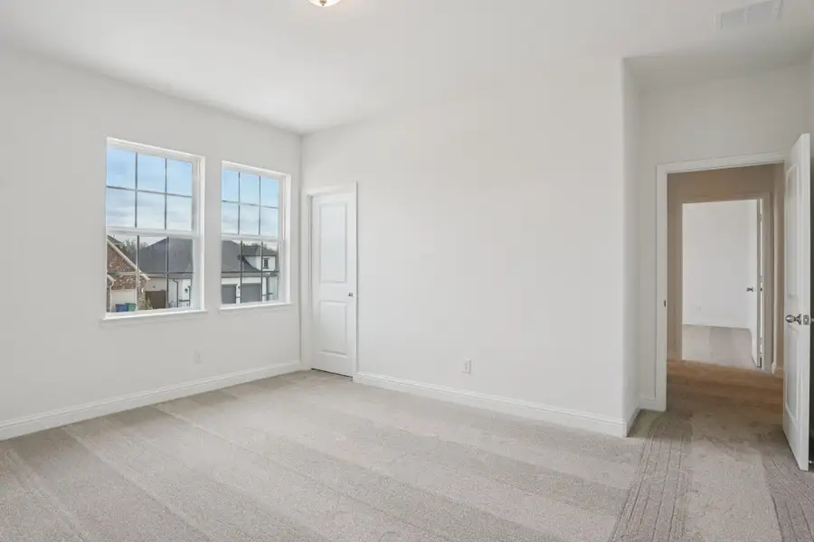 Spacious, unfurnished interior of a new home in Del Bello Lakes 60', Manvel (Image 36).