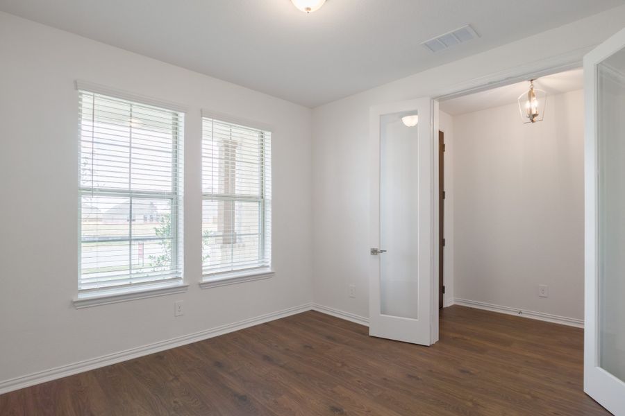 Spacious, unfurnished interior of a new home in Saratoga, Aubrey (Image 26).