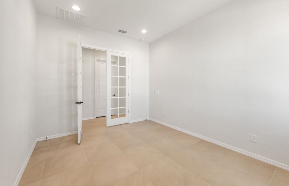 Spacious, unfurnished interior of a new home in Sun City Festival, Buckeye (Image 21).