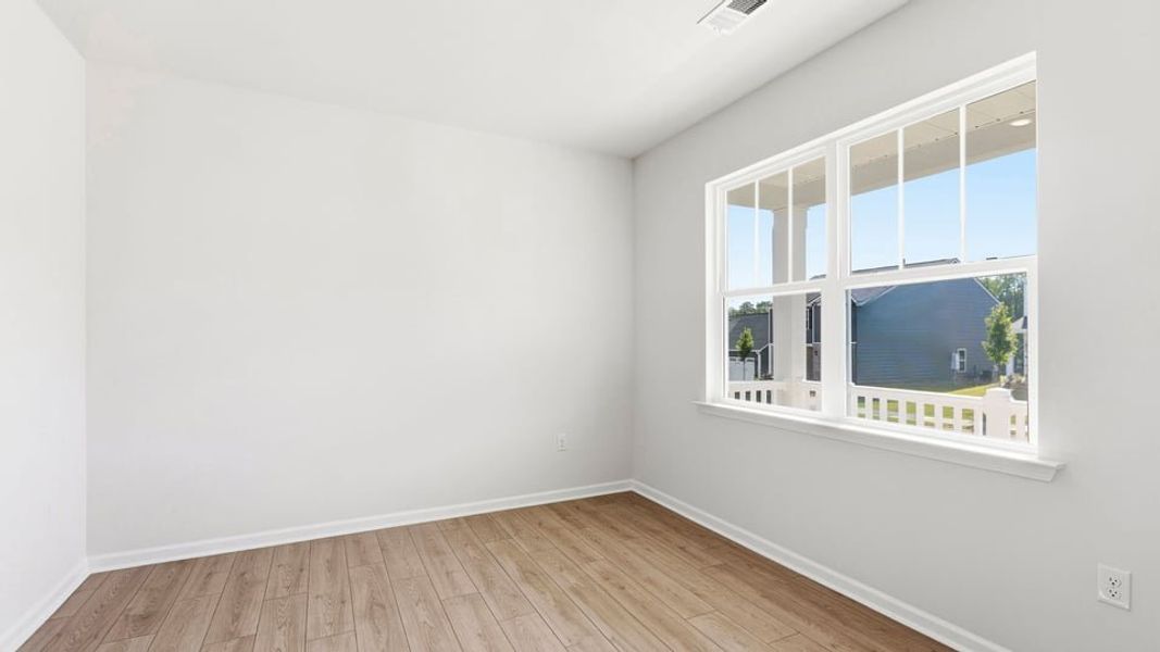 Spacious, unfurnished interior of a new home in Sherwood Gardens, Landrum (Image 17).