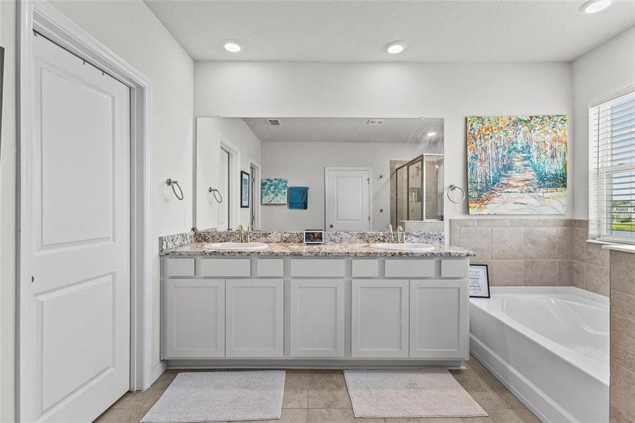Furnished interior view inside a new home in Evergreen, Bradenton (Image 7).
