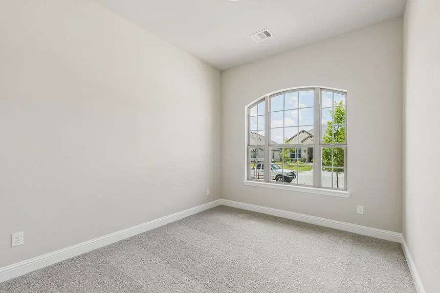 Spacious, unfurnished interior of a new home in Summer Crest, Fort Worth (Image 13).