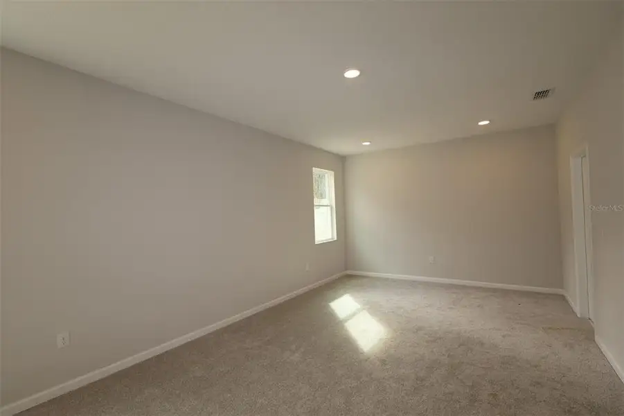 Spacious, unfurnished interior of a new home in Emerson Pointe, Apopka (Image 9).