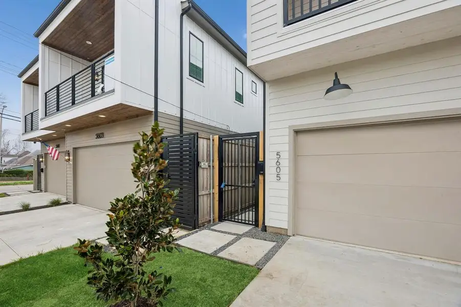 Exterior details and patio area of a home in , Dallas (Image 3).