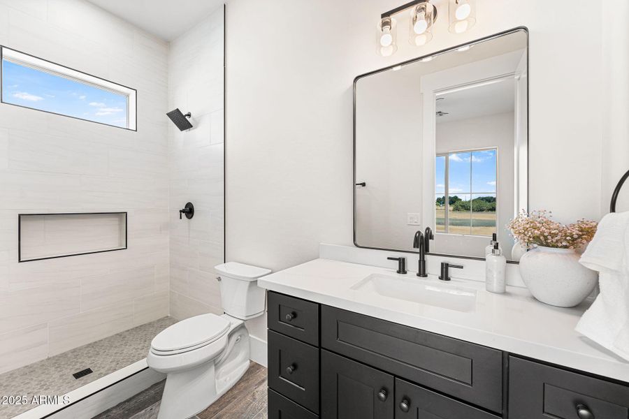 En-Suite Bath for Bedroom 3