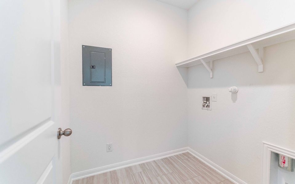 Spacious, unfurnished interior of a new home in Hannah Heights, Seguin (Image 15).