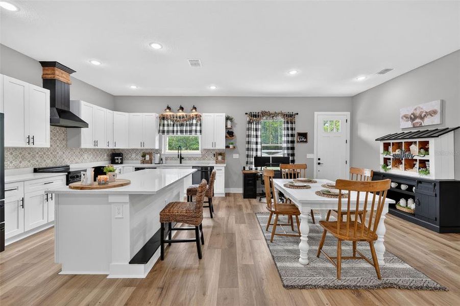 Furnished interior view inside a new home in , Dunnellon (Image 6).