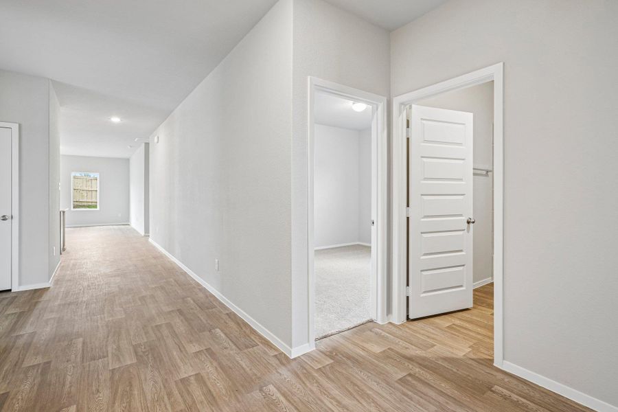 Spacious, unfurnished interior of a new home in Cloverleaf, Austin (Image 32).