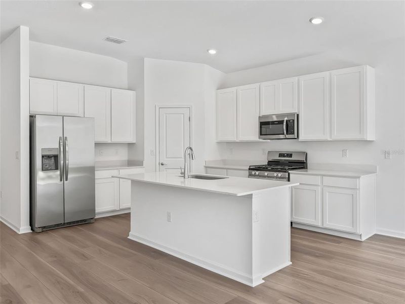 Furnished interior view inside a new home in Juliette Falls, Dunnellon (Image 6).