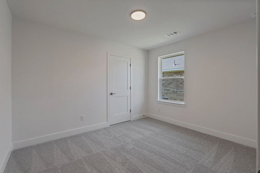 Spacious, unfurnished interior of a new home in Grand Oaks Reserve, Cleveland (Image 29).