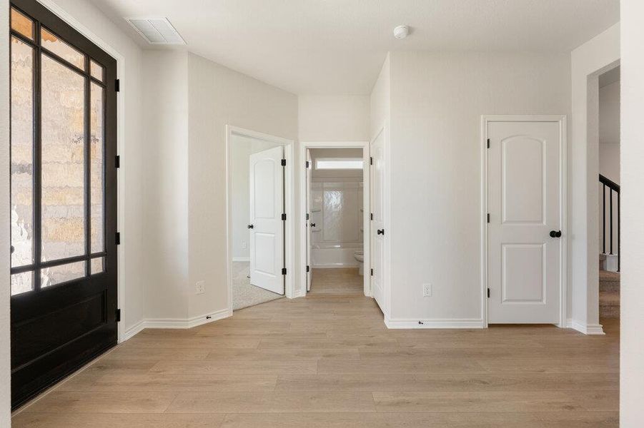 Spacious, unfurnished interior of a new home in Lariat, Liberty Hill (Image 21).