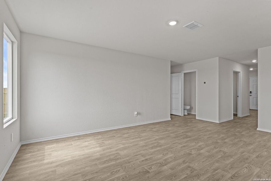 Spacious, unfurnished interior of a new home in Swenson Heights, Seguin (Image 29).
