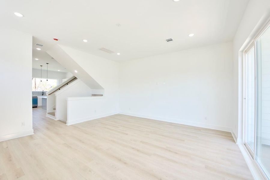Spacious, unfurnished interior of a new home in , Houston (Image 17).