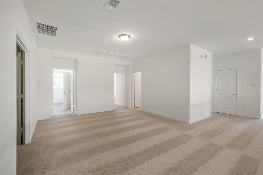 Spacious, unfurnished interior of a new home in Sienna 65', Missouri City (Image 29). Spacious, unfurnished interior of a new home in Sienna 65', Missouri City (Image 29).