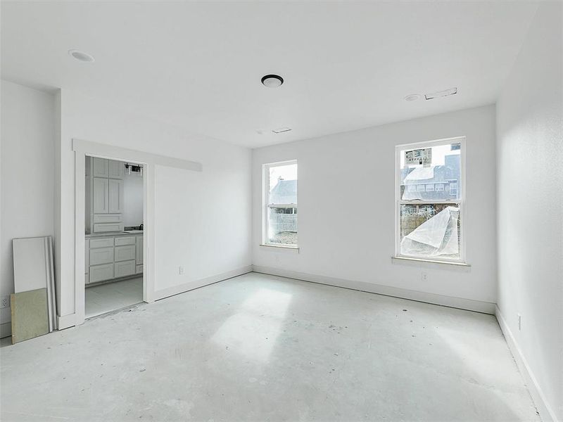 Spacious, unfurnished interior of a new home in , Sherman (Image 18).