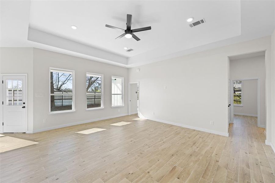 Spacious, unfurnished interior of a new home in , Dallas (Image 26).