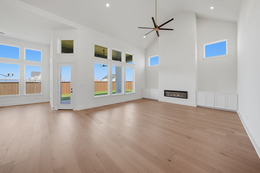 Spacious, unfurnished interior of a new home in Park Place - 80' Lots, Prosper (Image 25).