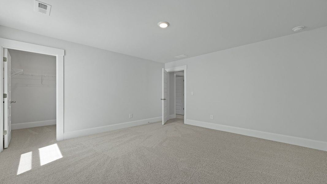 Spacious, unfurnished interior of a new home in Livingston Woods, Irmo (Image 33).