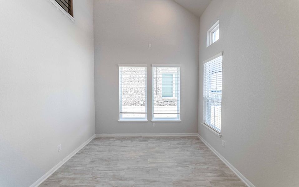 Spacious, unfurnished interior of a new home in Arcadia Ridge, San Antonio (Image 20).