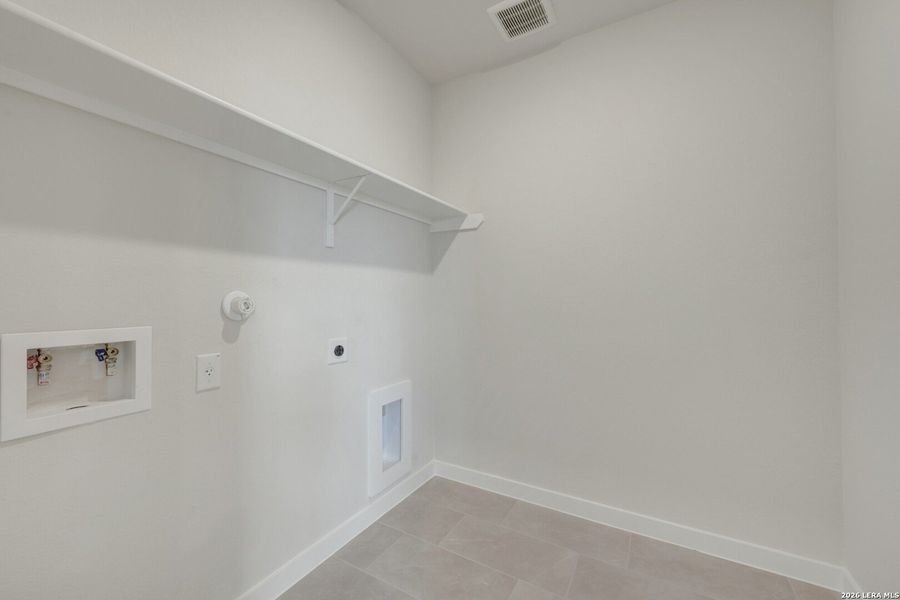 Spacious, unfurnished interior of a new home in Mayfair - Select Garden Series, New Braunfels (Image 19). Spacious, unfurnished interior of a new home in Mayfair - Select Garden Series, New Braunfels (Image 19).
