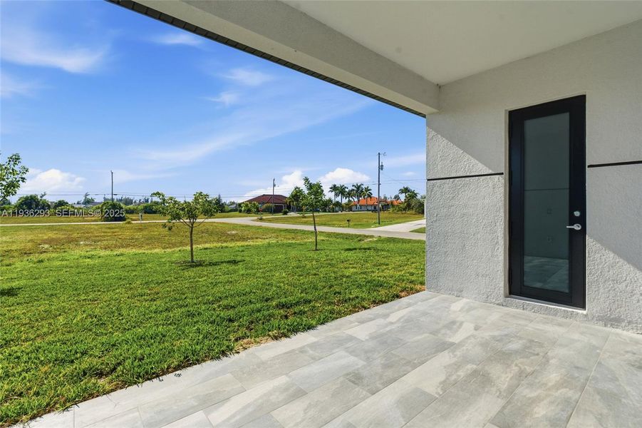 Exterior details and patio area of a home in , Cape Coral (Image 4).