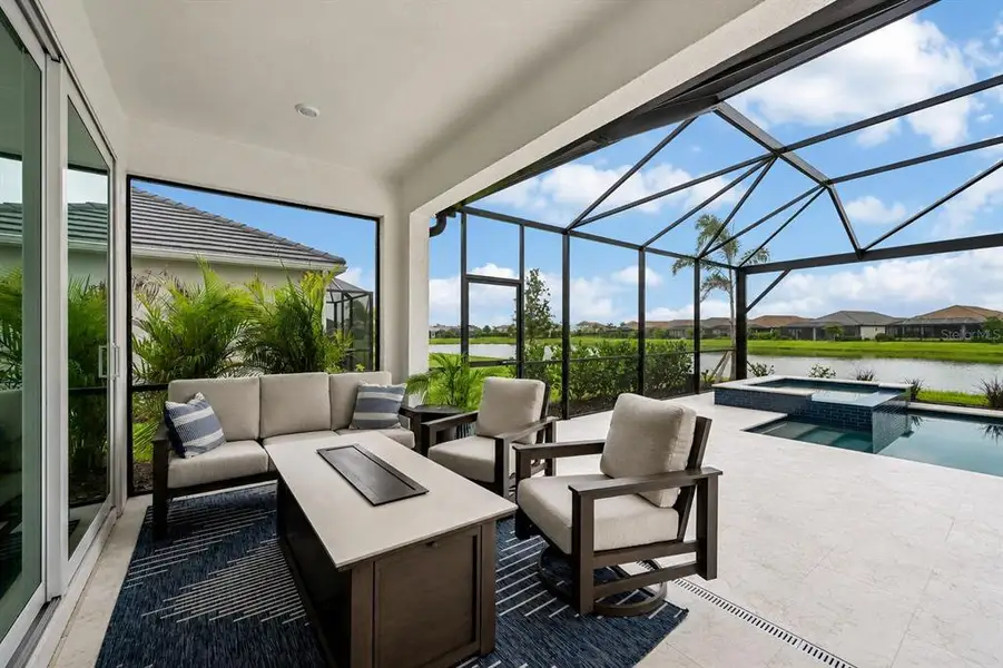 Exterior details and patio area of a home in , Bradenton (Image 3).
