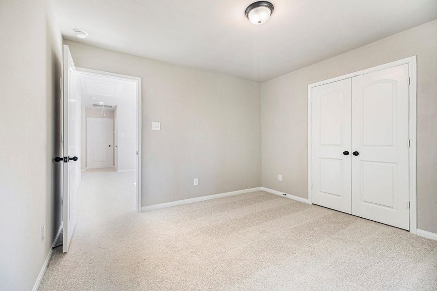 Spacious, unfurnished interior of a new home in Deer Pines, Conroe (Image 24).