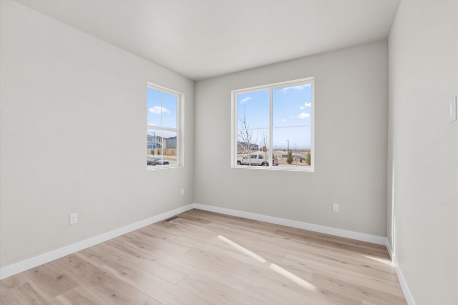 Spacious, unfurnished interior of a new home in The Aurora Highlands, Aurora (Image 16).