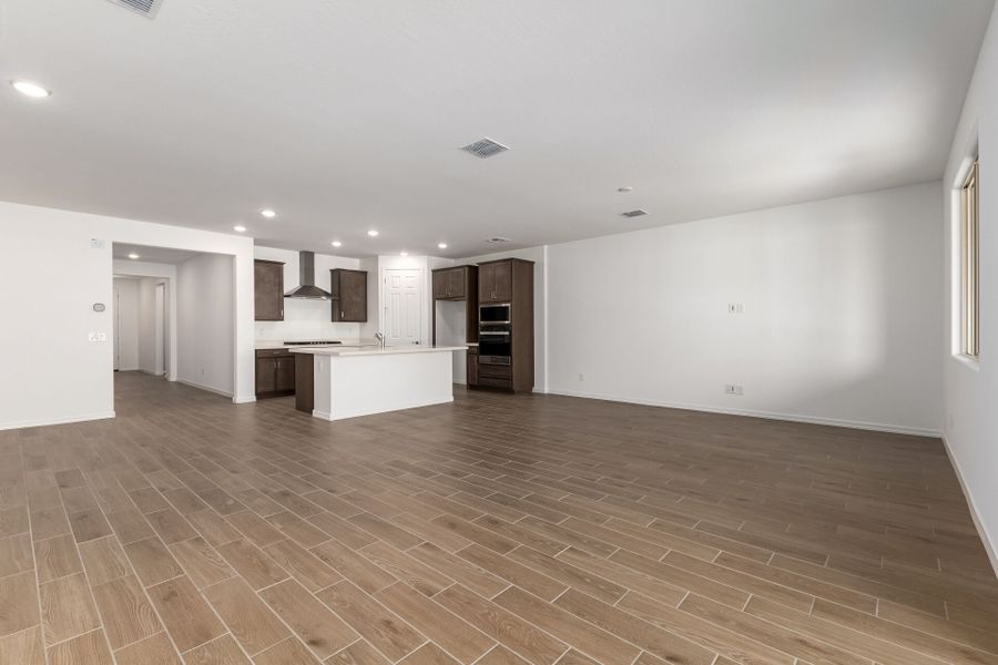 Spacious, unfurnished interior of a new home in Tierra Vistoso, Surprise (Image 8).