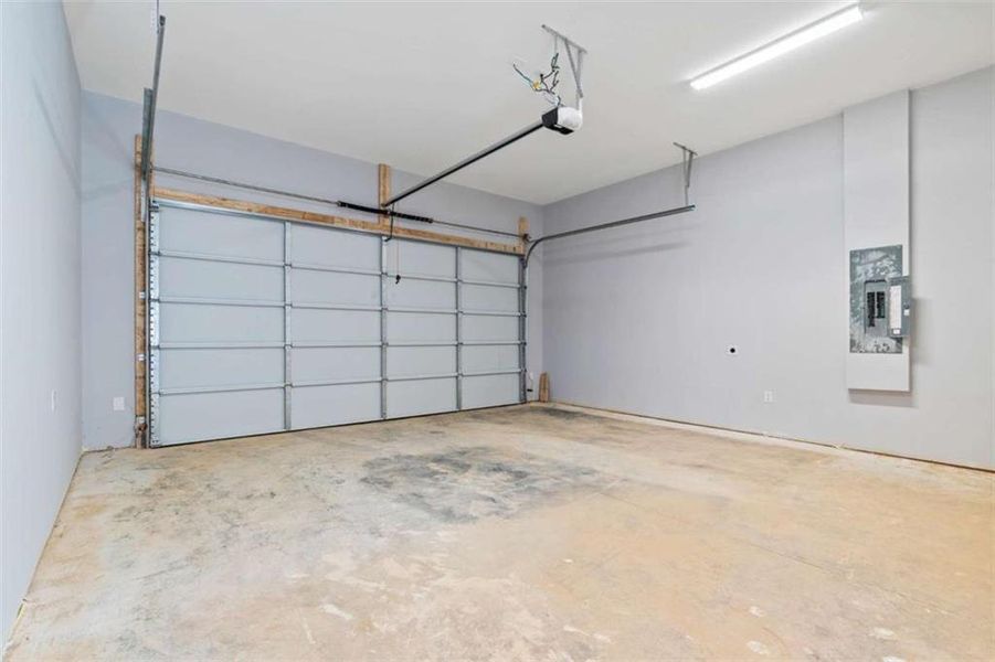 Spacious, unfurnished interior of a new home in , Gainesville (Image 22).