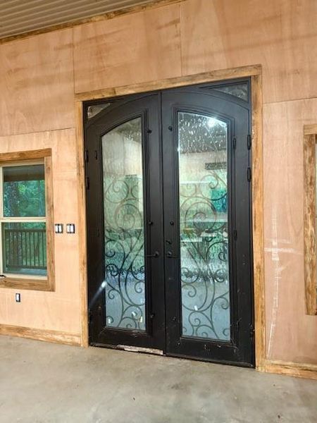 Exterior details and patio area of a home in , Palestine (Image 1).