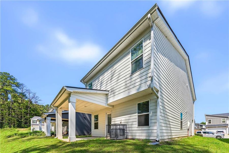 Exterior details and patio area of a home in , Union City (Image 3).