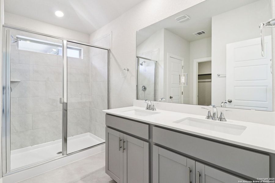 Furnished interior view inside a new home in Scenic Crest - Premier Series, Boerne (Image 8). Furnished interior view inside a new home in Scenic Crest - Premier Series, Boerne (Image 8).