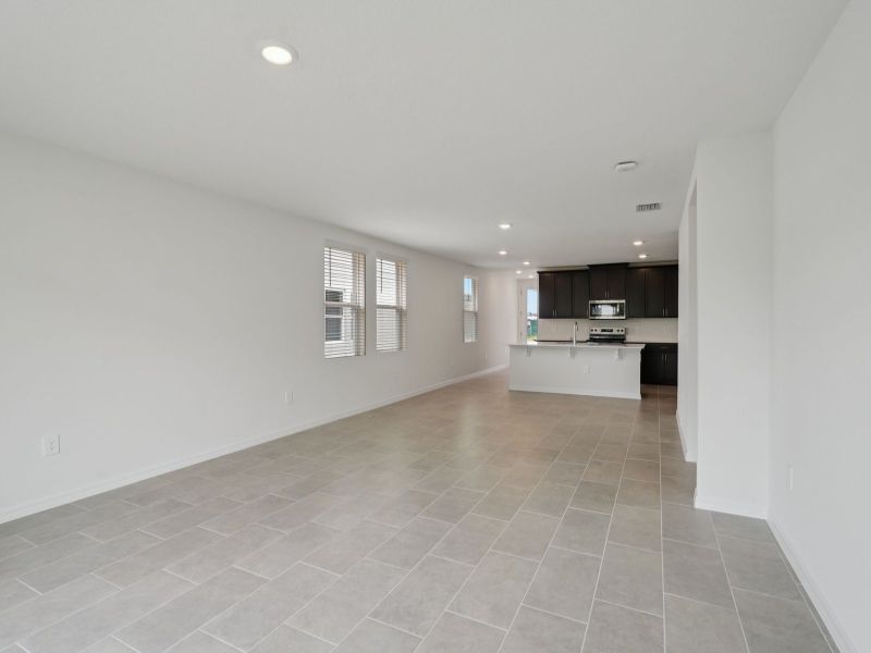 Spacious, unfurnished interior of a new home in Villamar - Classic Series, Winter Haven (Image 6).