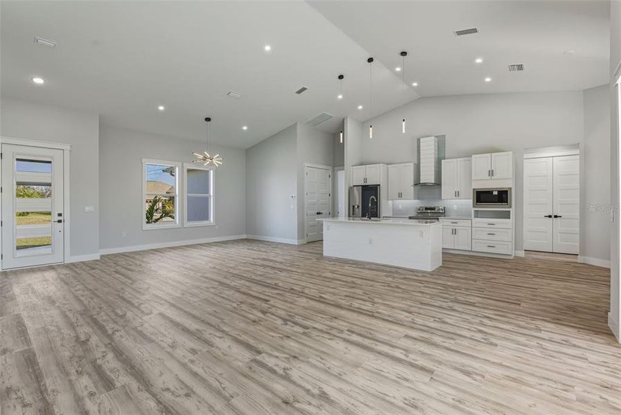 Spacious, unfurnished interior of a new home in , Rotonda West (Image 35).