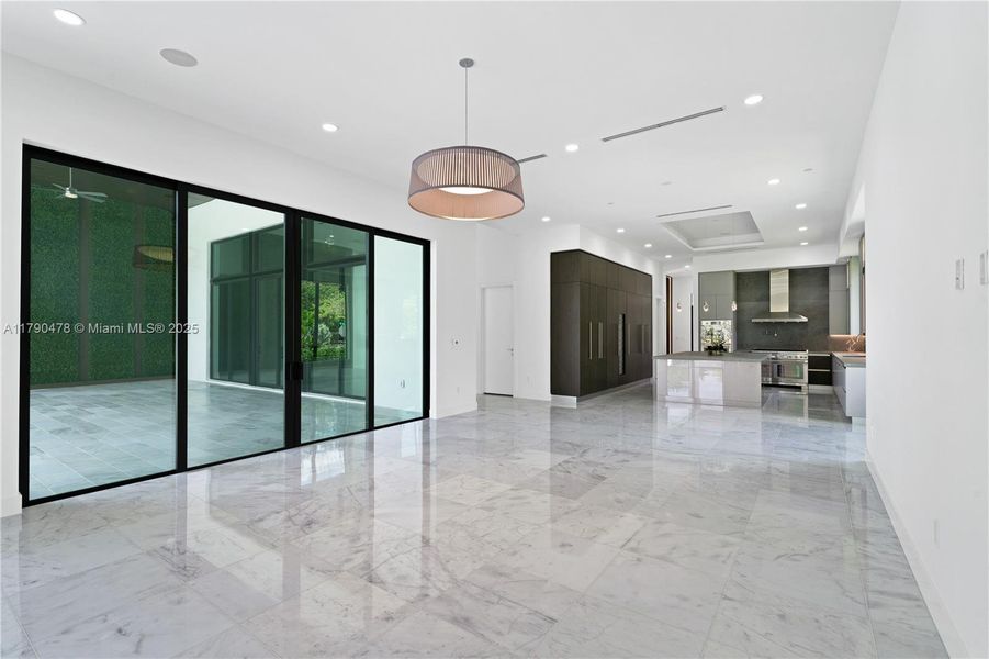 Spacious, unfurnished interior of a new home in , Plantation (Image 37).