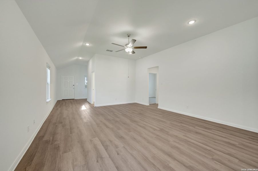 Spacious, unfurnished interior of a new home in Park Place, New Braunfels (Image 28).