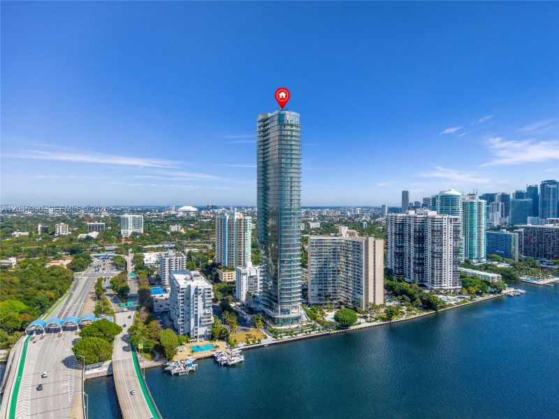 Condo located in Miami, FL showcasing its design and architecture (Image 32).