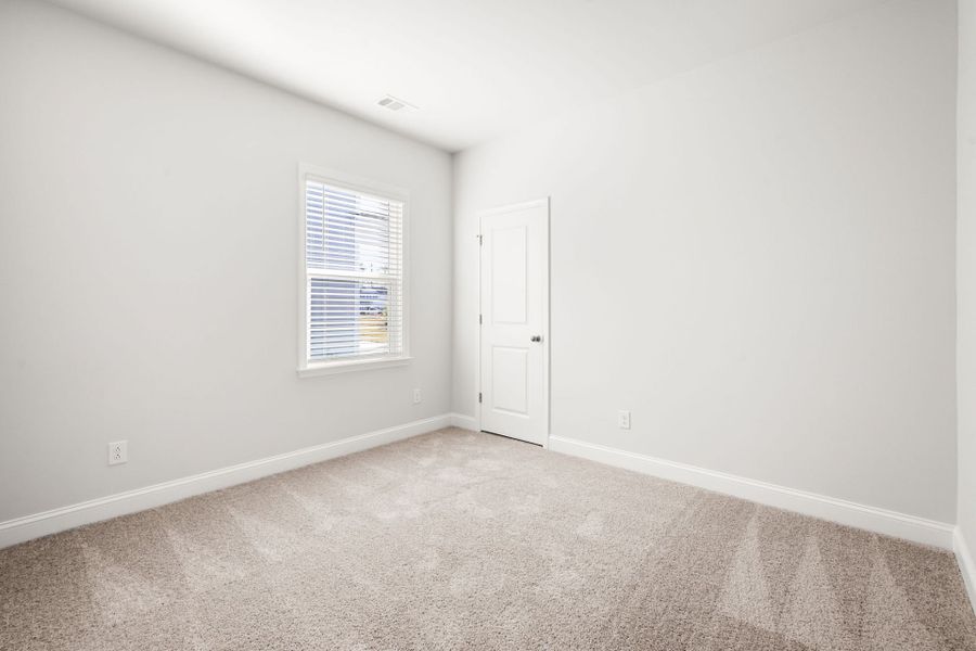 Spacious, unfurnished interior of a new home in Waterways, Richmond Hill (Image 17).