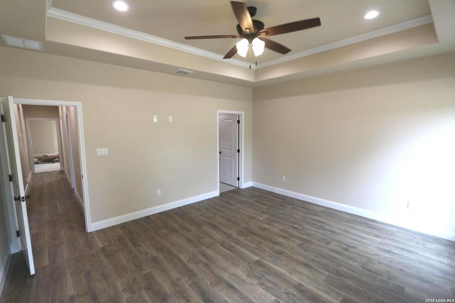 Spacious, unfurnished interior of a new home in , Floresville (Image 34).