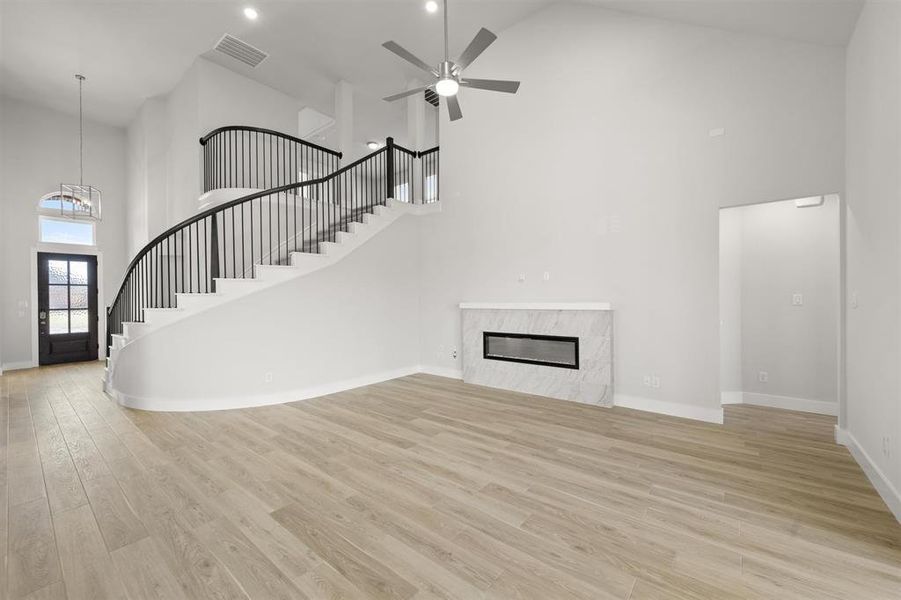 Spacious, unfurnished interior of a new home in Oaks of North Grove, Waxahachie (Image 32). Spacious, unfurnished interior of a new home in Oaks of North Grove, Waxahachie (Image 32).