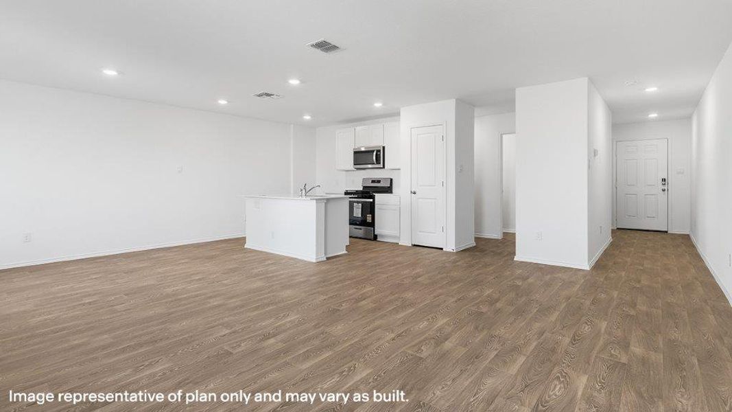 Representative unfurnished interior of a home built from the The Donna by D.R. Horton in Blue Ridge Ranch, San Antonio (Image 17).