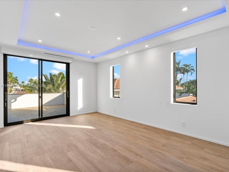 Spacious, unfurnished interior of a new home in , Fort Lauderdale (Image 22).