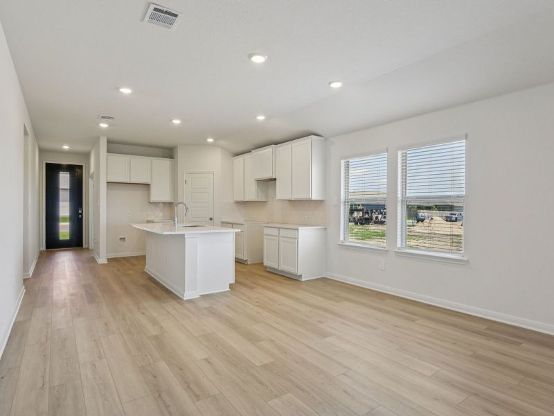 Dining room in the Allen floorplan at a Meritage Homes community. Dining room in the Allen floorplan at a Meritage Homes community.