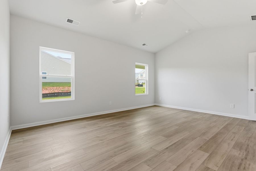 Spacious, unfurnished interior of a new home in Piper Creek, Newton (Image 31).