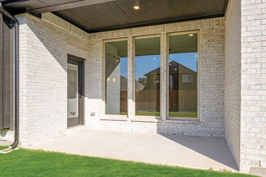 Exterior details and patio area of a home in Anderson Crossing, Trenton (Image 4).